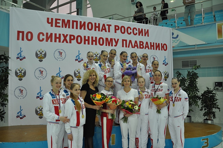 Продолжается набор мальчиков и девочек в школы синхронного плавания в г. Москве