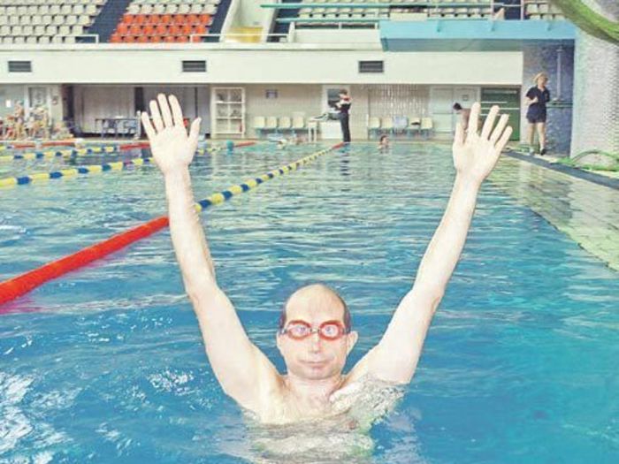 Живет такой парень! Наш корреспондент, пятикратная чемпионка мира по синхронному плаванию, нашла в Москве уникального коллегу