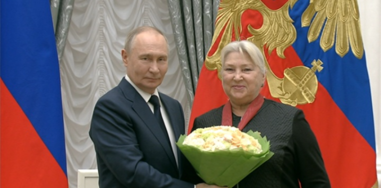 Татьяну Покровскую на церемонии в Кремле наградили орденом "За заслуги перед Отечеством" II степени