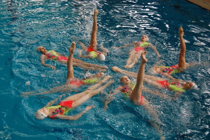 В Ростове прошли соревнования по синхронному плаванию среди юниоров