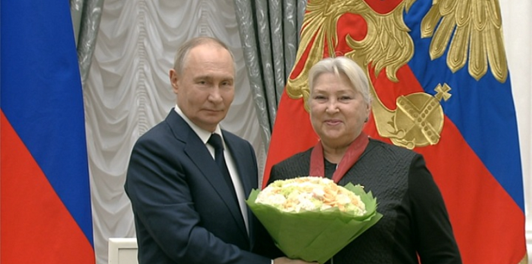 Татьяну Покровскую на церемонии в Кремле наградили орденом "За заслуги перед Отечеством" II степени